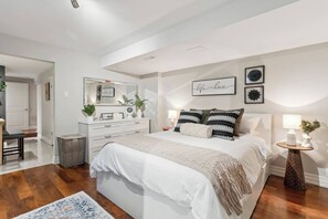 2 bedrooms, desk, iron/ironing board, free WiFi