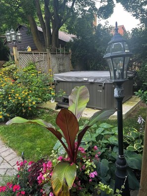 مغطس سبا خارجي