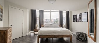 Chic 3BR Apt with City Views and Gym
