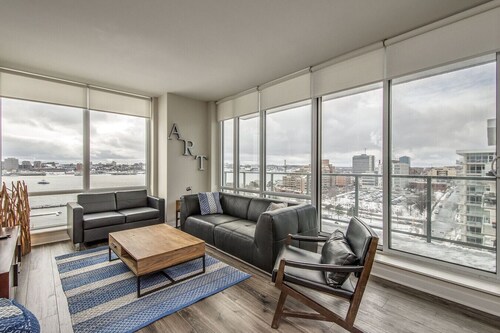 Elegant 2BR Apt with Skyline Views near Waterfront
