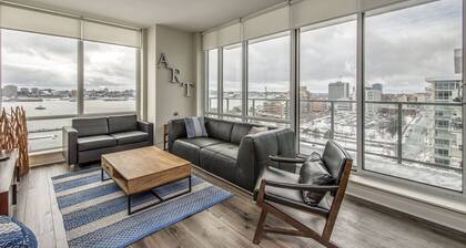 Elegant 2BR Apt with Skyline Views near Waterfront