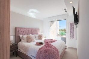 Villa | 4 bedrooms, free WiFi, bed sheets - 4 Bed Villa - Sleeps 8 - Pool - Garden - Parking (Los Alcazares)