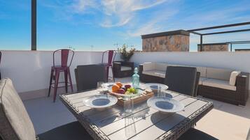 Villa | Outdoor dining
