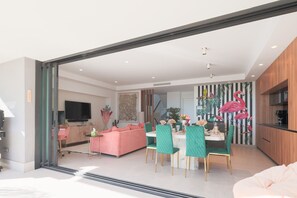 Villa | Dining - 4 Bed Villa - Sleeps 8 - Pool - Garden - Parking (Los Alcazares)