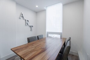 Dining - Enchanting 1BR w/Den with GYM, Near Public Gardens (Halifax)