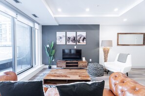 Smart TV - Enchanting 1BR w/Den with GYM, Near Public Gardens (Halifax)