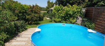 Vacation home with summer pool and garage, free of stairs/steps