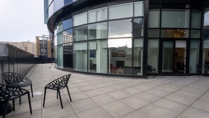 Terrace/patio - Modern Downtown 2BD Suite w/ Rooftop Terrace, Gym & Waterfront Views (Halifax)