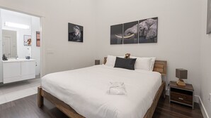 Room - Modern Downtown 2BD Suite w/ Rooftop Terrace, Gym & Waterfront Views (Halifax)