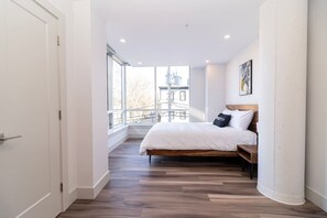 3 bedrooms, iron/ironing board, travel crib, free WiFi