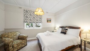 2 soverom, strykejern/-brett, reiseseng for barn og wi-fi (inkludert)