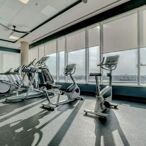 Fitness facility - Stylish Studio Escape near Suya Palace with Terrace (Ottawa)
