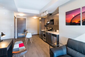 Smart TV - Luxury 2BR Apt with Skyline Views, GYM and Laundry (Ottawa)