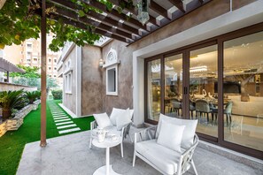 Outdoor dining - Startling 4BR Villa With Sea View (Dubai)