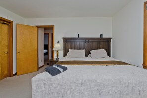 3 chambres, fer et planche à repasser, Wi-Fi, draps fournis