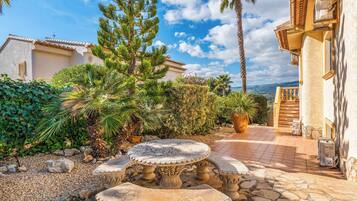 Villa (6 Bedrooms) | Exterior