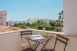 Villa | Outdoor dining - Villa in Albufeira Near Praia D'oura Beach (Albufeira)