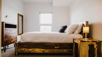 2 bedrooms, desk, iron/ironing board, travel crib