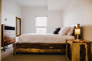 2 bedrooms, desk, iron/ironing board, travel cot