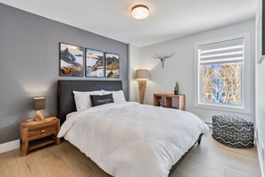 2 bedrooms, desk, iron/ironing board, travel cot - Bran New 2BR w/Balcony & 24/7 Gym in Moncton (Moncton)