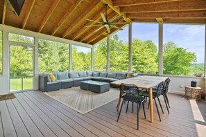 Outdoor dining - Hillside Lodge | Hocking Hills (Laurelville)
