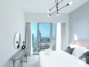 1 bedroom, iron/ironing board, WiFi, bed sheets - Luxurious 1BR at Grande Downtown with Iconic Views (Downtown)