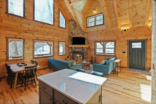 Shagbark Hill | Hocking Hills, Hot Tub, Theater