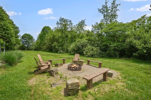 Deer Ridge Lodge | Hocking Hills, Sleeps 26, Pool