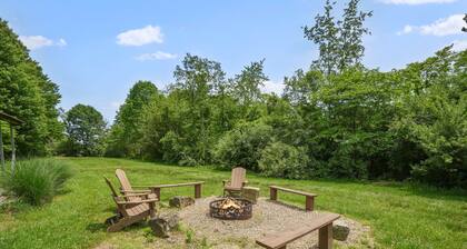 Deer Ridge Lodge | Hocking Hills, Sleeps 26, Pool