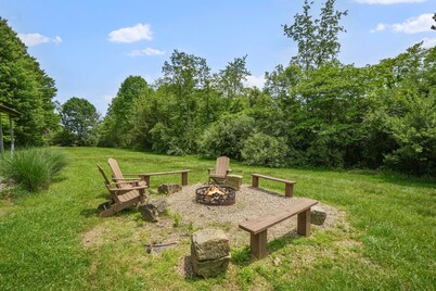 Deer Ridge Lodge | Hocking Hills, Sleeps 26, Pool