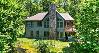 All Seasons Lodge | Hocking Hills, Hot Tub, Pond