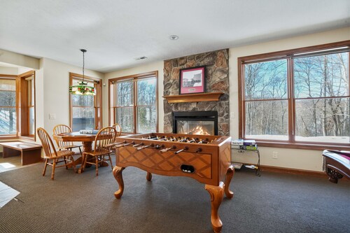 All Seasons Lodge | Hocking Hills, Hot Tub, Pond