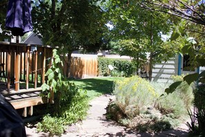 Property grounds - Beautiful, serene 4-bedroom Victorian house in Denver steps to great restaurants (Denver)