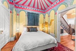 4 Schlafzimmer, Schreibtisch, Bügeleisen/Bügelbrett, Reisekinderbett