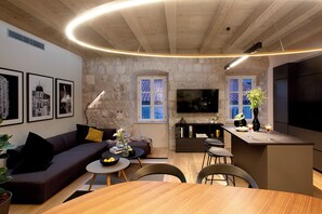 Luxury Apartment, City View | Living area | 30-cm Smart TV with satellite channels - Luxury Apartment Sorgo Cerva (Dubrovnik)