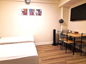 2 bedrooms, iron/ironing board, free WiFi