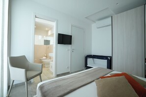 4 chambres, fer et planche à repasser, Wi-Fi, draps fournis