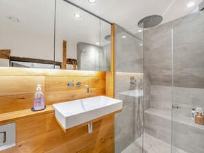 Towels - 2 bedroom accommodation in Hartfield (Hartfield)