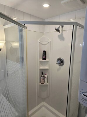 Hair dryer, towels, soap, toilet paper - Cozy Apartment (Halifax)