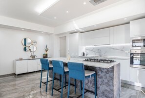 Micro-ondes, four, plaque de cuisson, lave-vaisselle