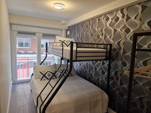 3 bedrooms, iron/ironing board, free WiFi