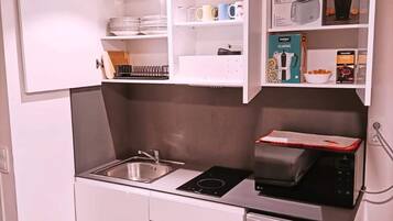 Een magnetron, een kookplaat