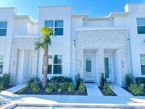 Exterior - Modern with Pool Home close to Disney - 7 guests (Clermont)