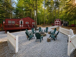 Terrace/patio - Dog Friendly 🐾 Sleeps 8 • Near North Conway & Kancamangus Hwy. (Madison)