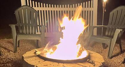 Dog 🐾 3 bedroom 5 bed cottage - Sleeps 8 Private lake community 0.5 mls to water