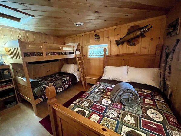 3 Schlafzimmer, Schreibtisch, BĂŒgeleisen/BĂŒgelbrett, Reisekinderbett
