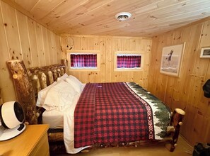 3 chambres, bureau, fer et planche à repasser, lit parapluie