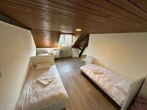 Felles sovesal – økonomi | Lydisolert og strykejern/-brett