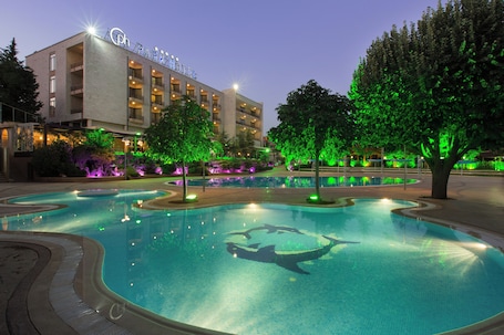 Front of property. Chtaura Park Hotel