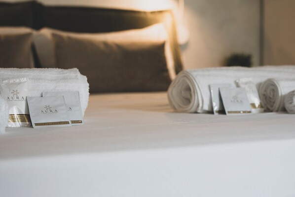 Douche, articles de toilette écologiques, sèche-cheveux, bidet